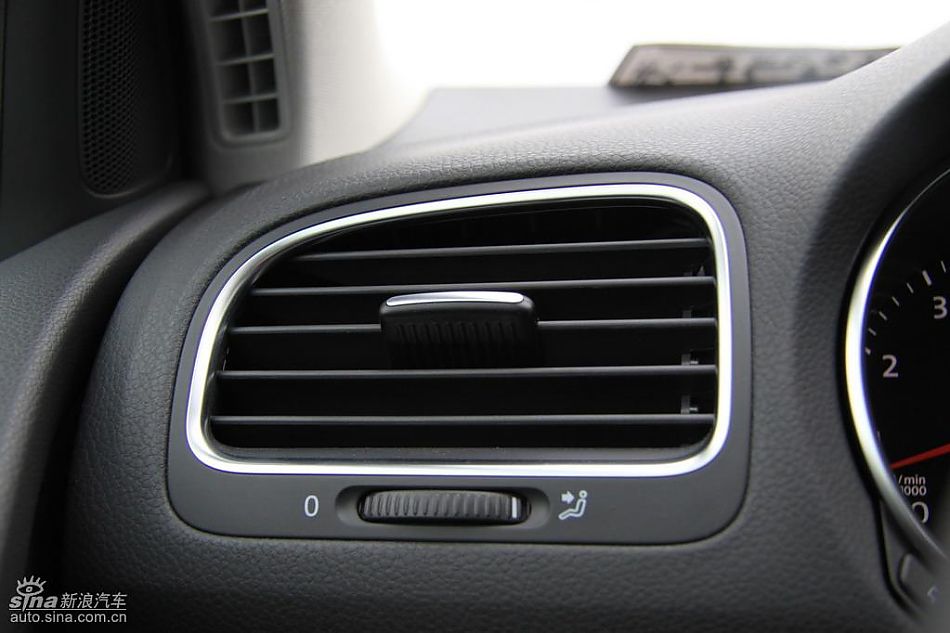一汽大众新高尔夫内饰实拍图