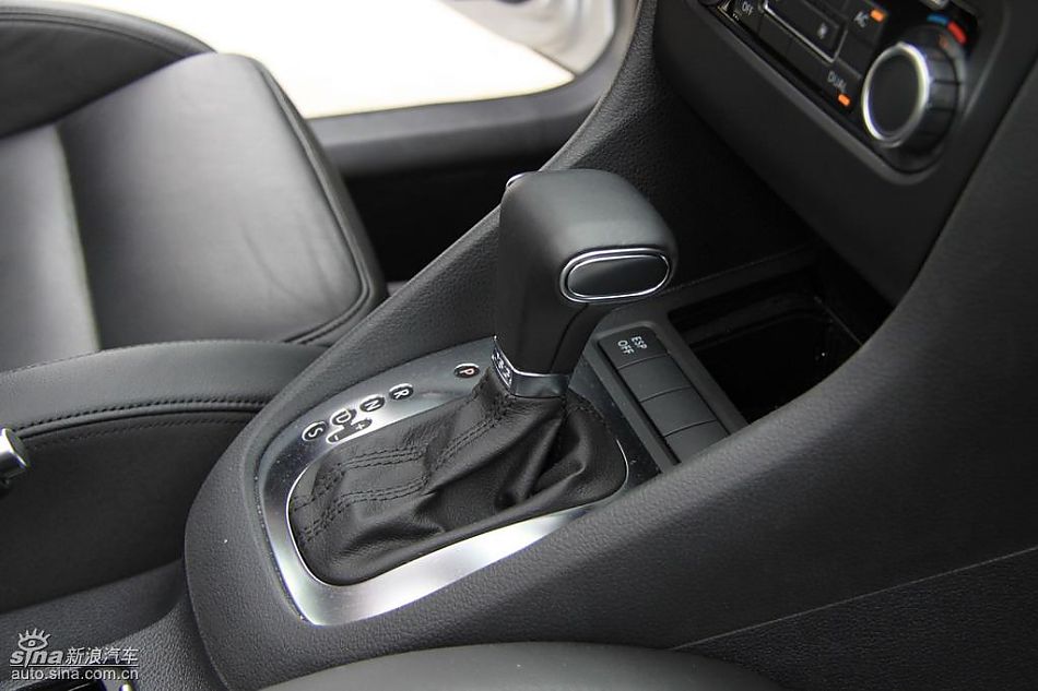 一汽大众新高尔夫内饰实拍图