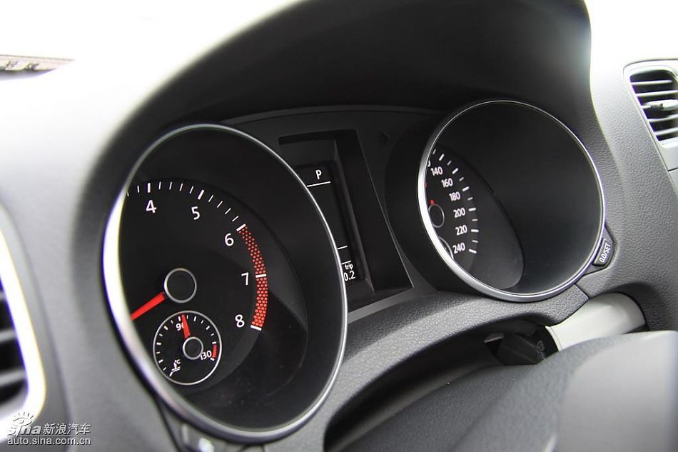 一汽大众新高尔夫内饰实拍图