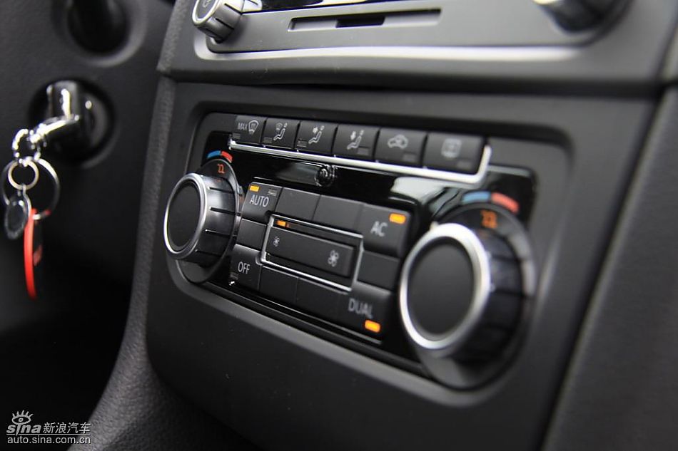 一汽大众新高尔夫内饰实拍图