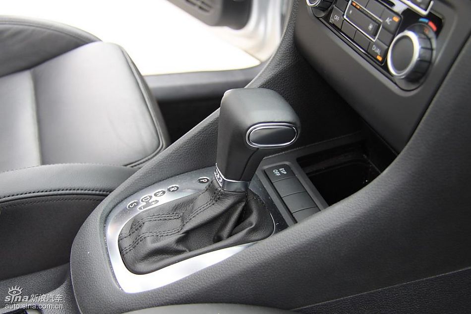 一汽大众新高尔夫内饰实拍图
