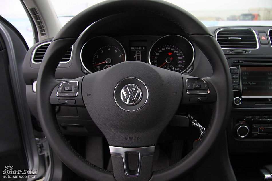 一汽大众新高尔夫内饰实拍图
