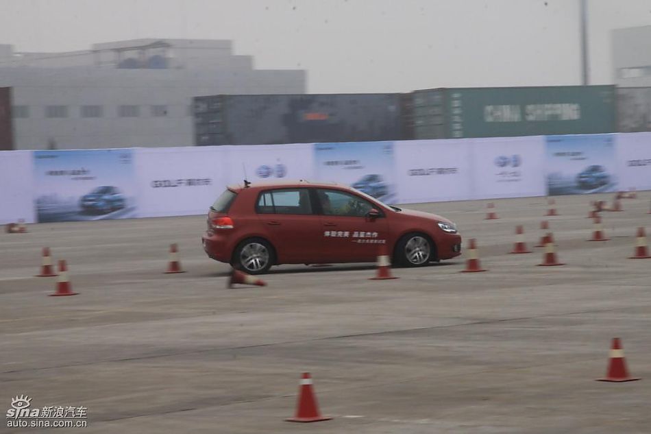一汽大众新高尔夫动态实拍图