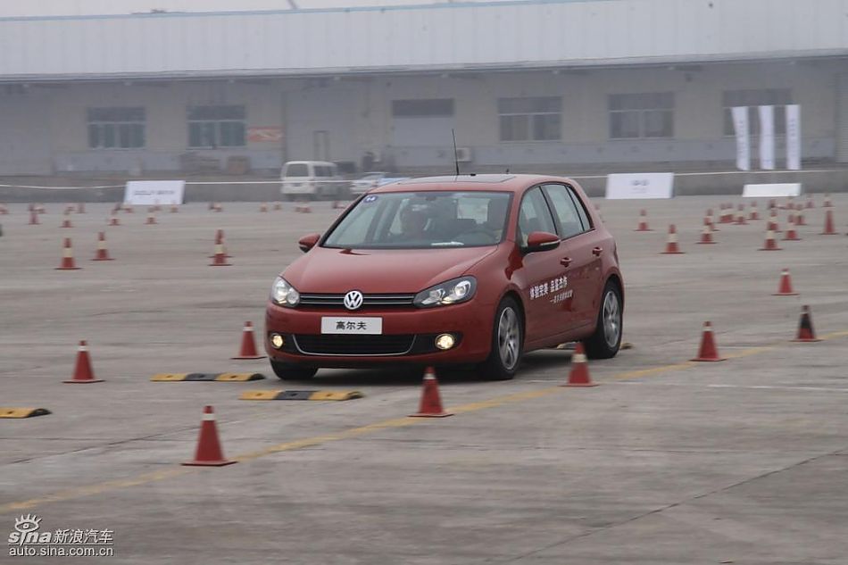 一汽大众新高尔夫动态实拍图