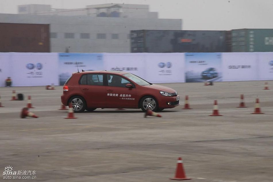 一汽大众新高尔夫动态实拍图