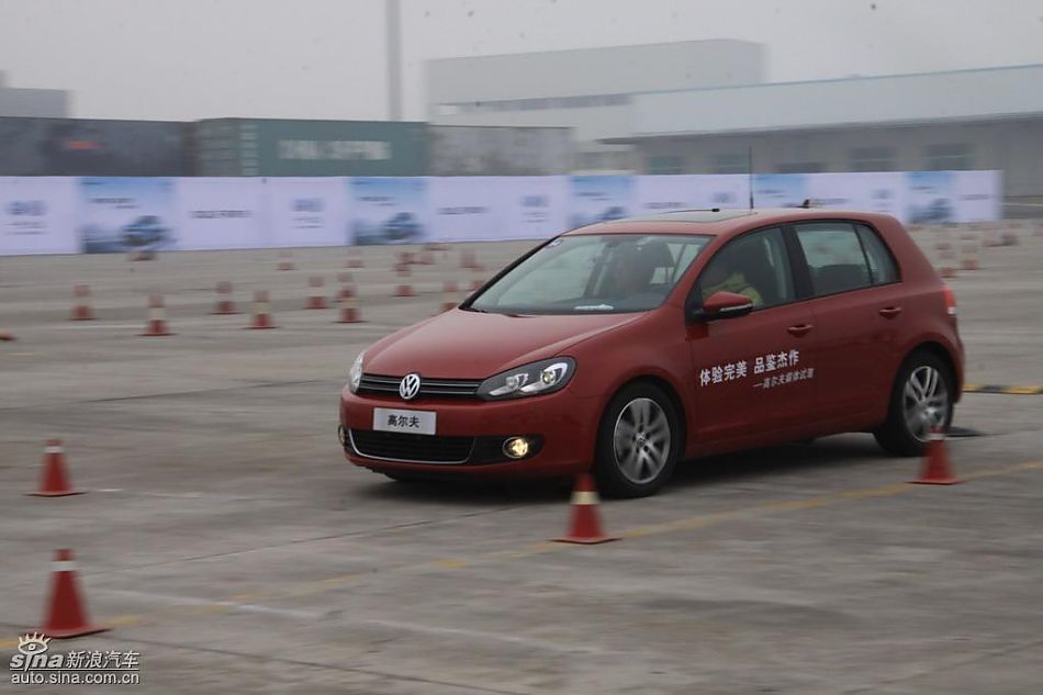 一汽大众新高尔夫动态实拍图