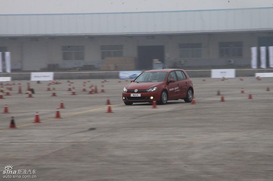 一汽大众新高尔夫动态实拍图