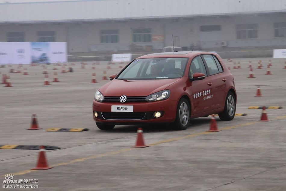 一汽大众新高尔夫动态实拍图