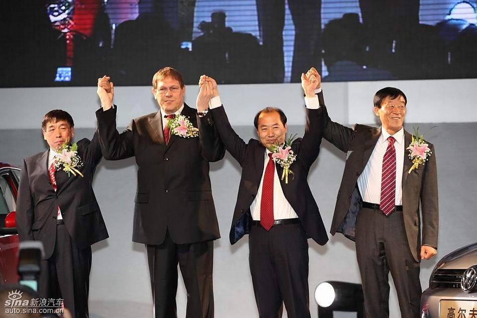 第六代高尔夫上市现场领导合影