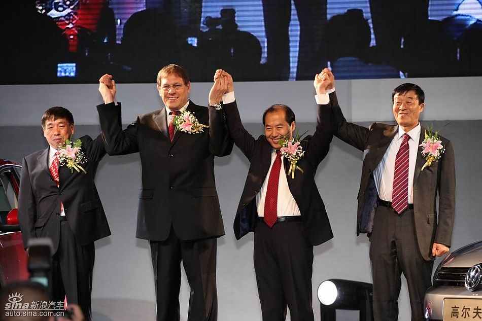 第六代高尔夫上市现场领导合影