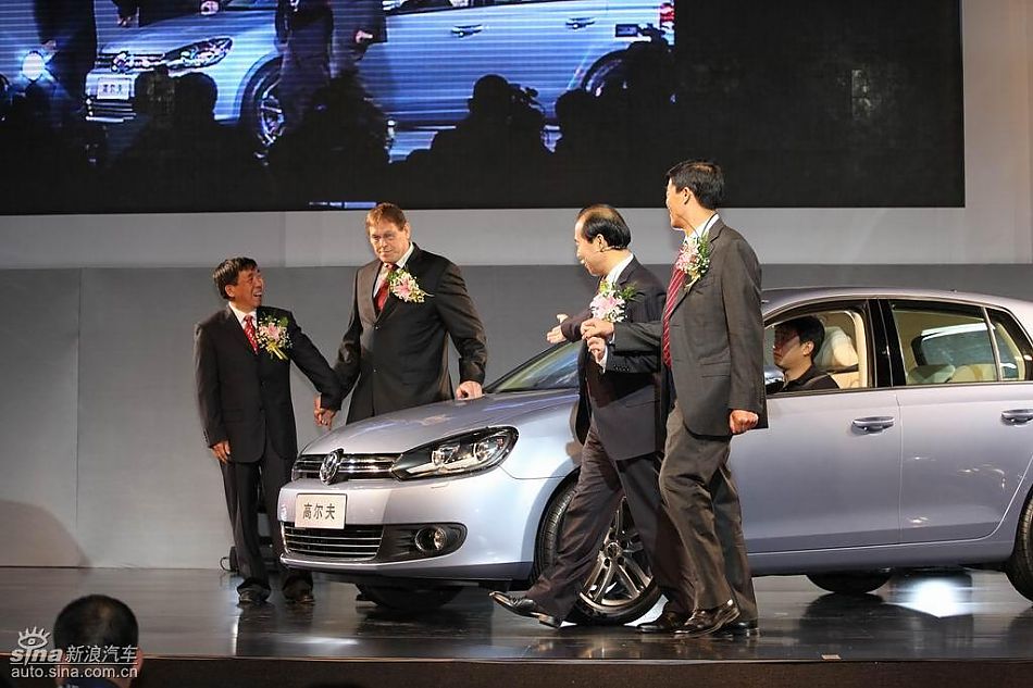 第六代高尔夫上市现场领导合影