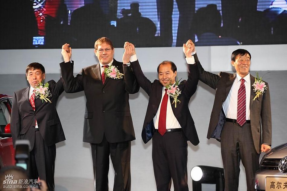 第六代高尔夫上市现场领导合影