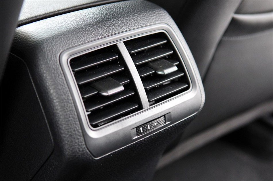 高尔夫7 2014款 1.4TSI DSG 旗舰型 座椅空间