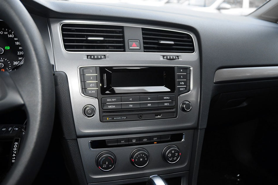 2015款 1.6L 自动时尚型 内饰