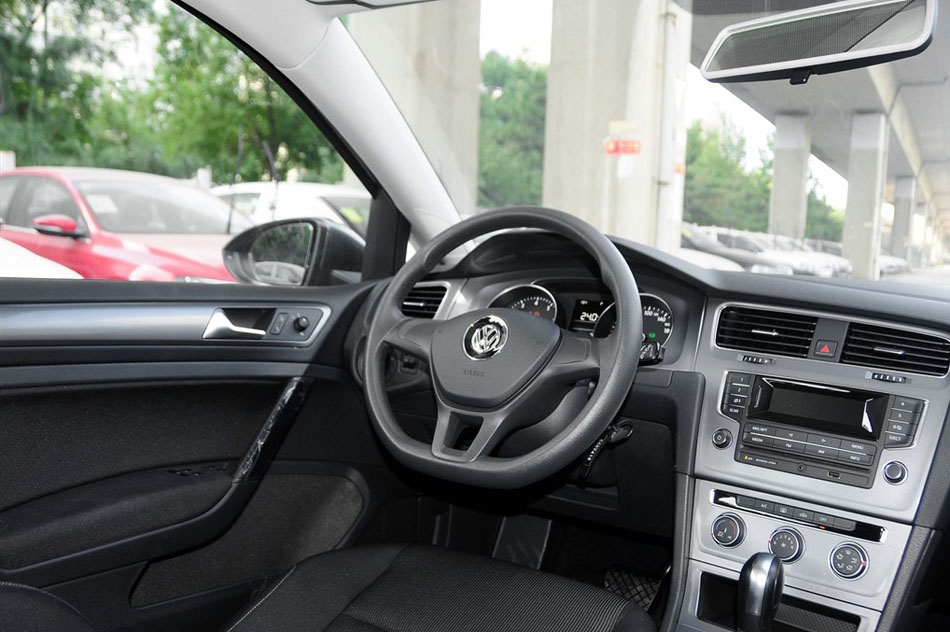 2015款 1.6L 自动时尚型 内饰