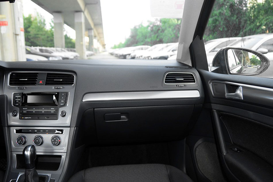 2015款 1.6L 自动时尚型 内饰