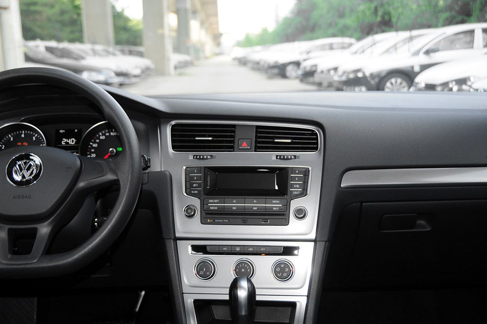 2015款 1.6L 自动时尚型 内饰