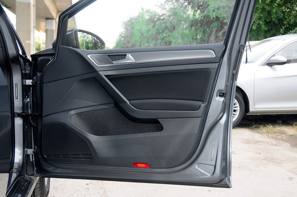 2015款 1.6L 自动时尚型 座椅空间