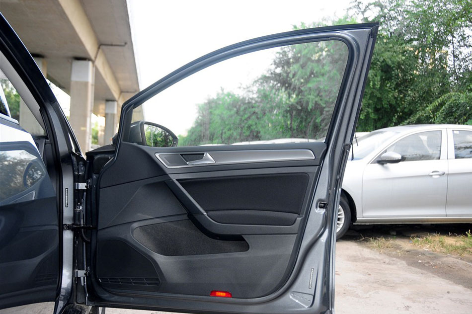 2015款 1.6L 自动时尚型 座椅空间