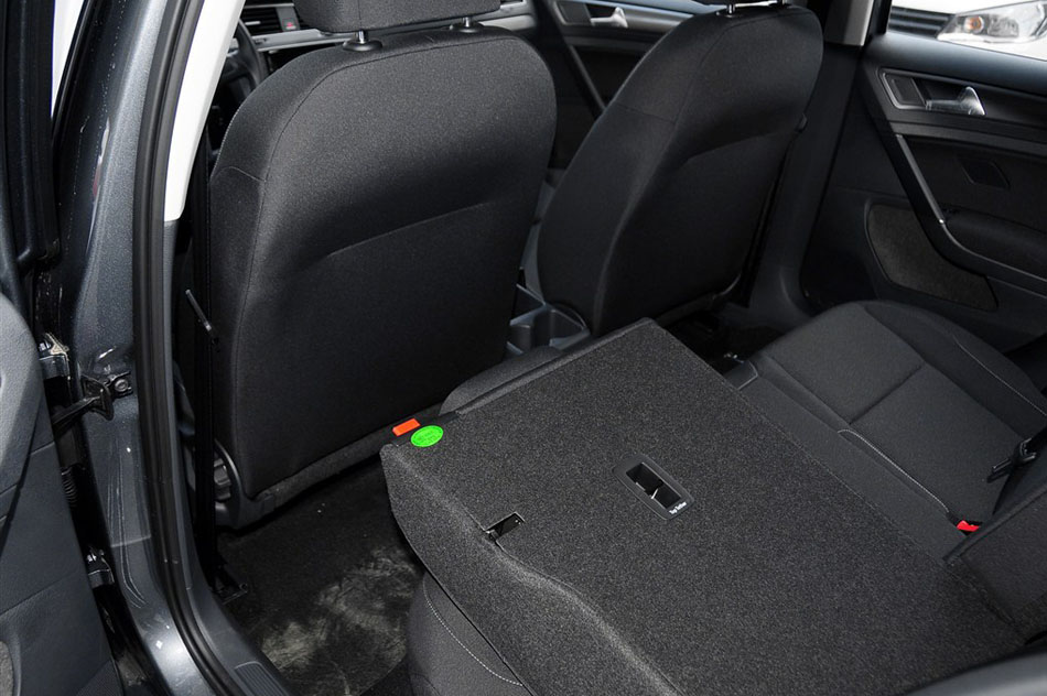 2015款 1.6L 自动时尚型 座椅空间