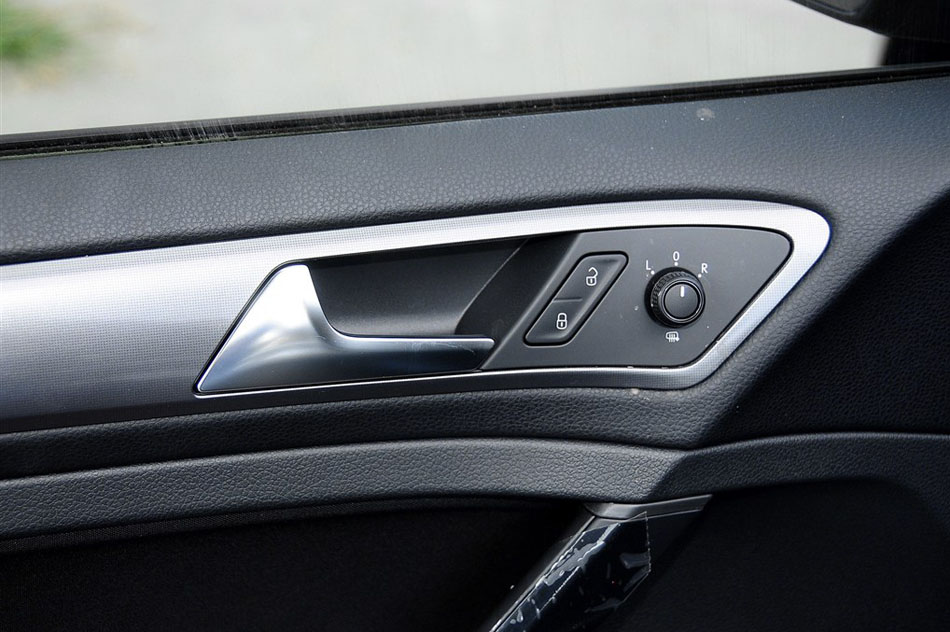 2015款 1.6L 自动时尚型 座椅空间