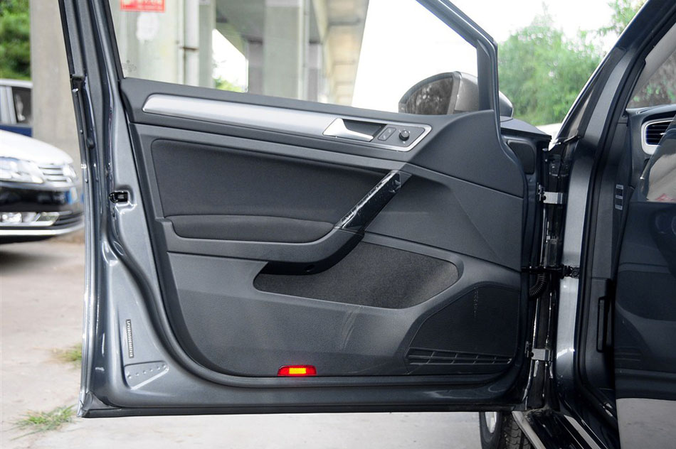 2015款 1.6L 自动时尚型 座椅空间