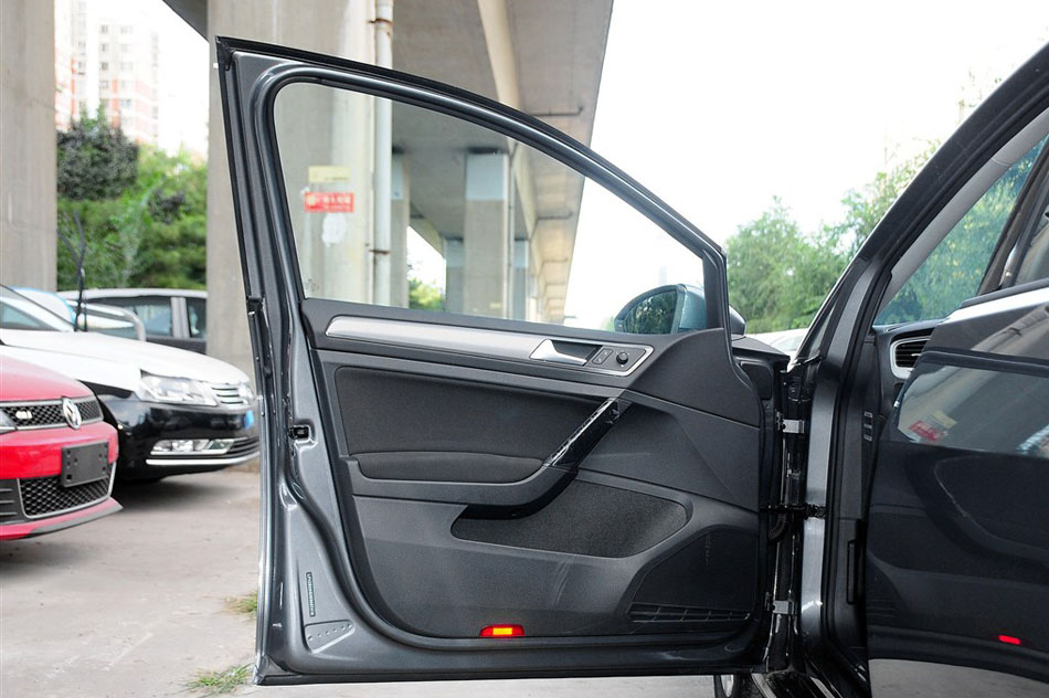 2015款 1.6L 自动时尚型 座椅空间