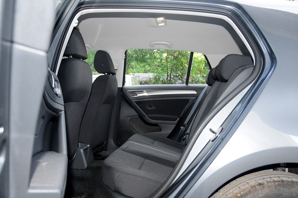 2015款 1.6L 自动时尚型 座椅空间