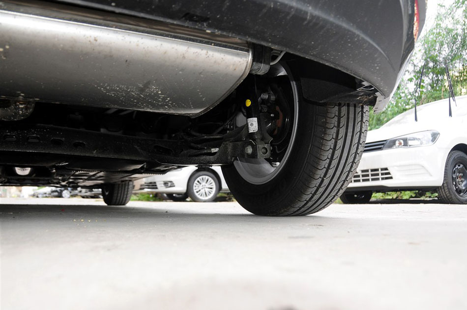 2015款 1.6L 自动时尚型 引擎底盘