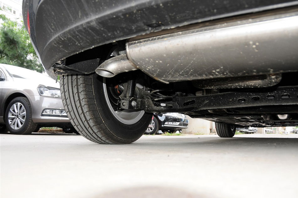 2015款 1.6L 自动时尚型 引擎底盘