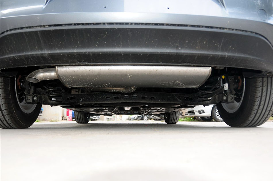 2015款 1.6L 自动时尚型 引擎底盘