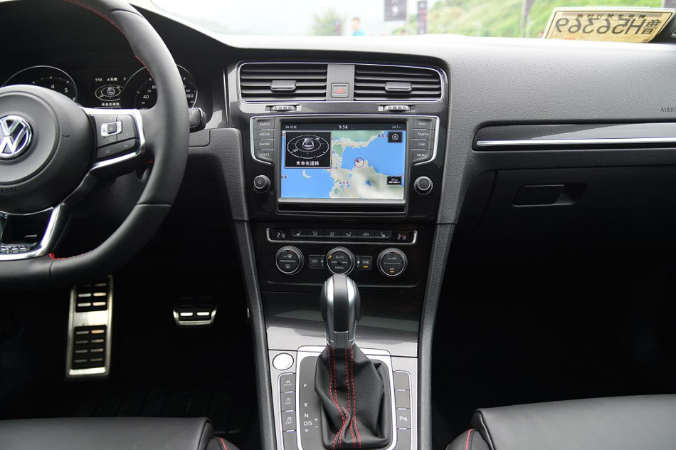 2016款 2.0TSI GTI 内饰