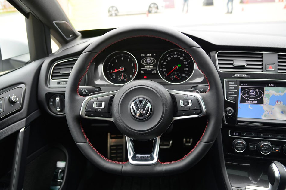 2016款 2.0TSI GTI 内饰