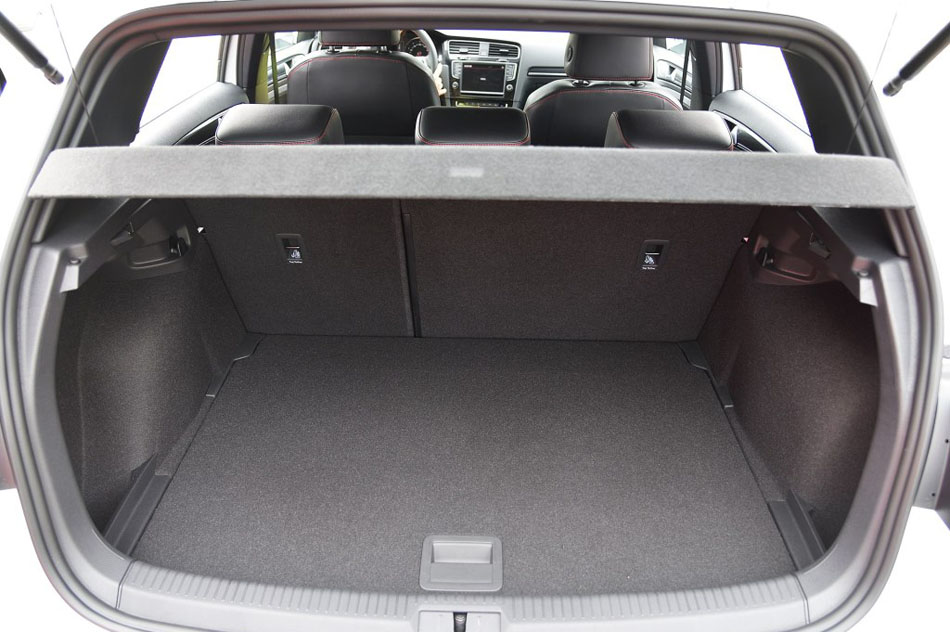 2016款 2.0TSI GTI 座椅空间