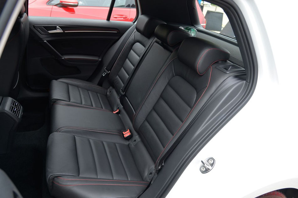 2016款 2.0TSI GTI 座椅空间