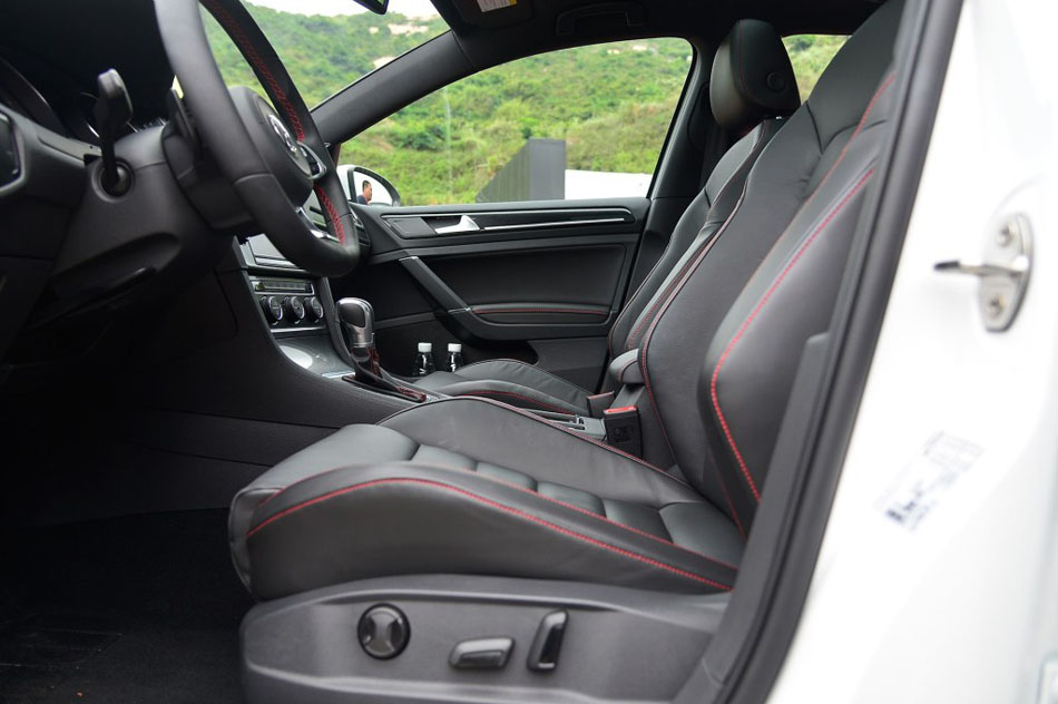 2016款 2.0TSI GTI 座椅空间