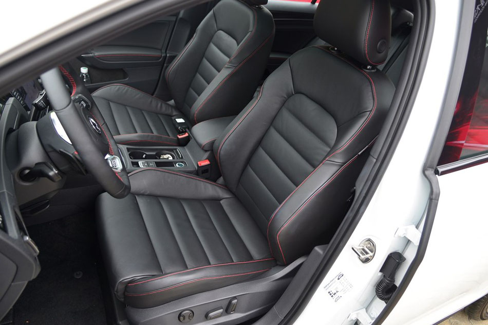 2016款 2.0TSI GTI 座椅空间