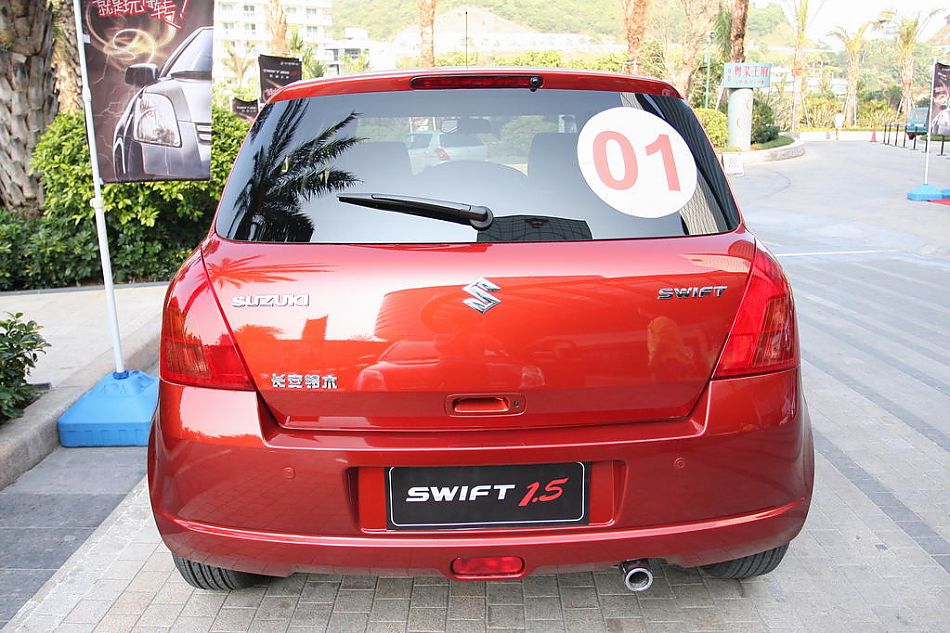 铃木新雨燕1.5L实拍图