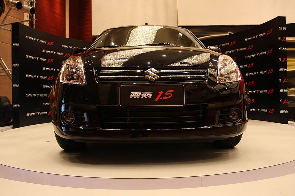 铃木新雨燕1.5L实拍图