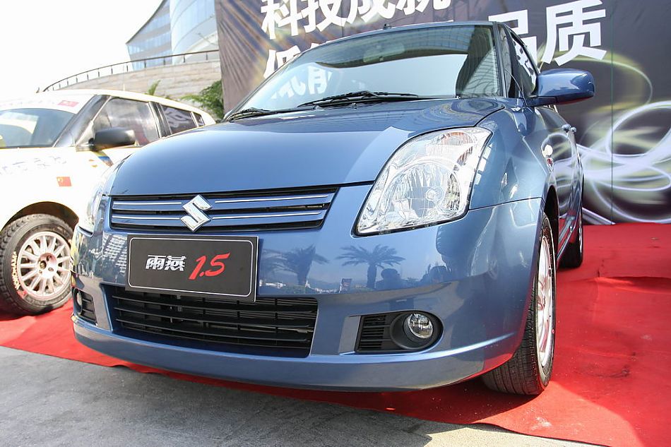 铃木新雨燕1.5L实拍图