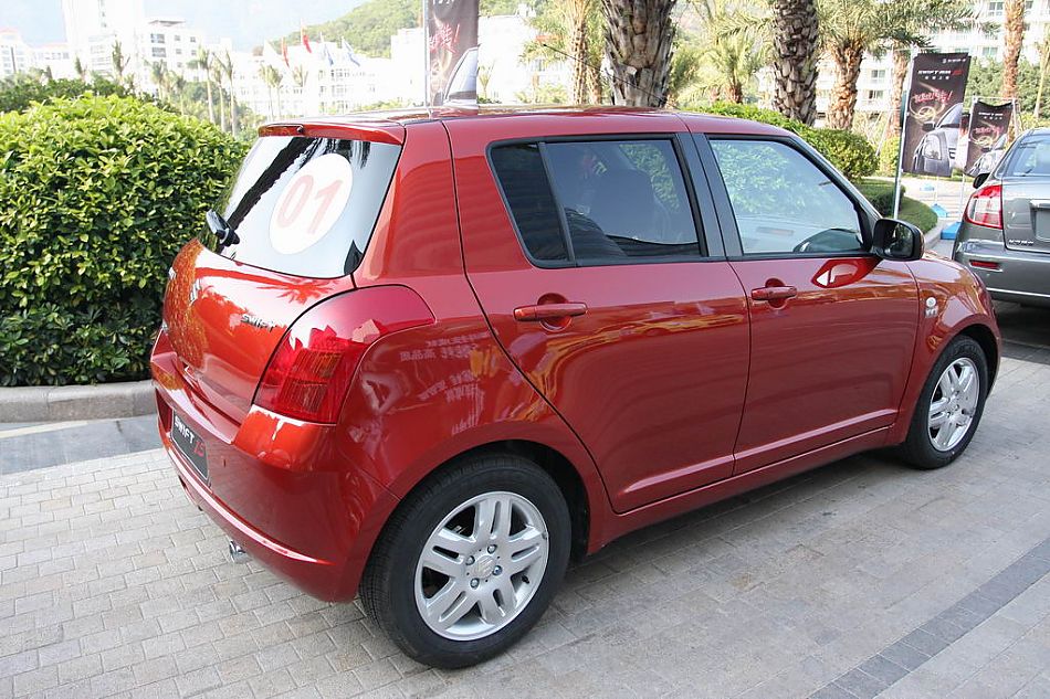 铃木新雨燕1.5L实拍图