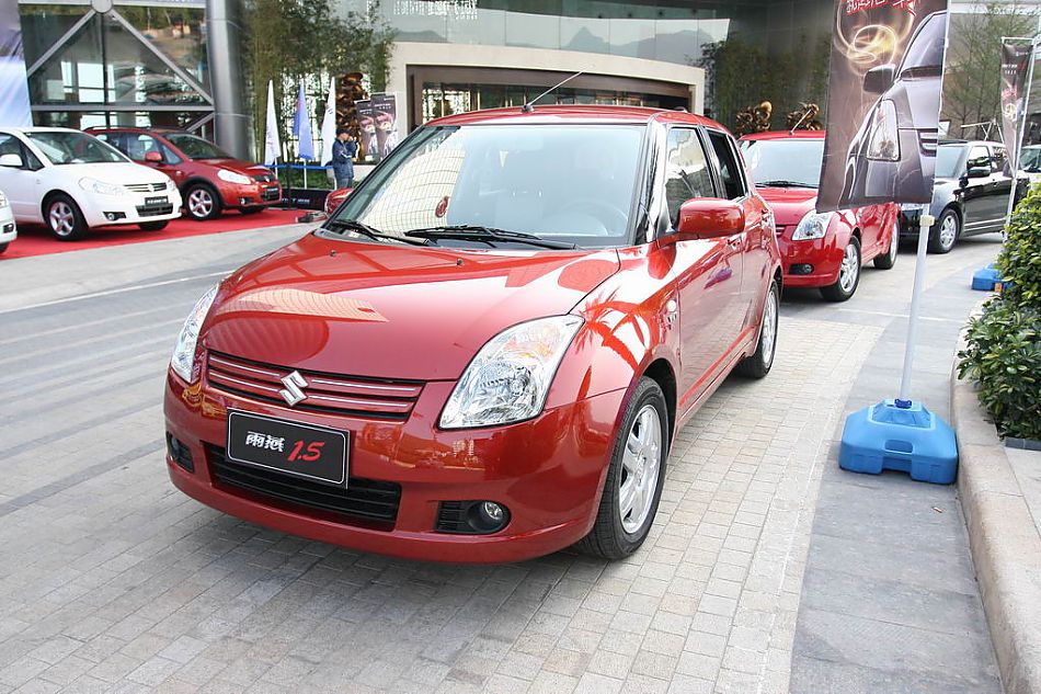 铃木新雨燕1.5L实拍图