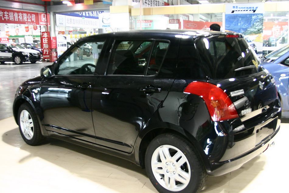 长安铃木雨燕外观