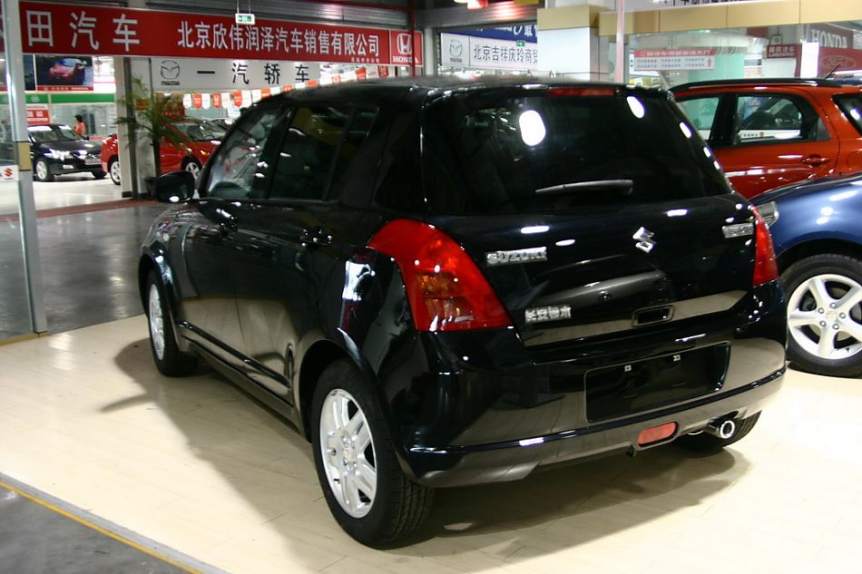 长安铃木雨燕外观