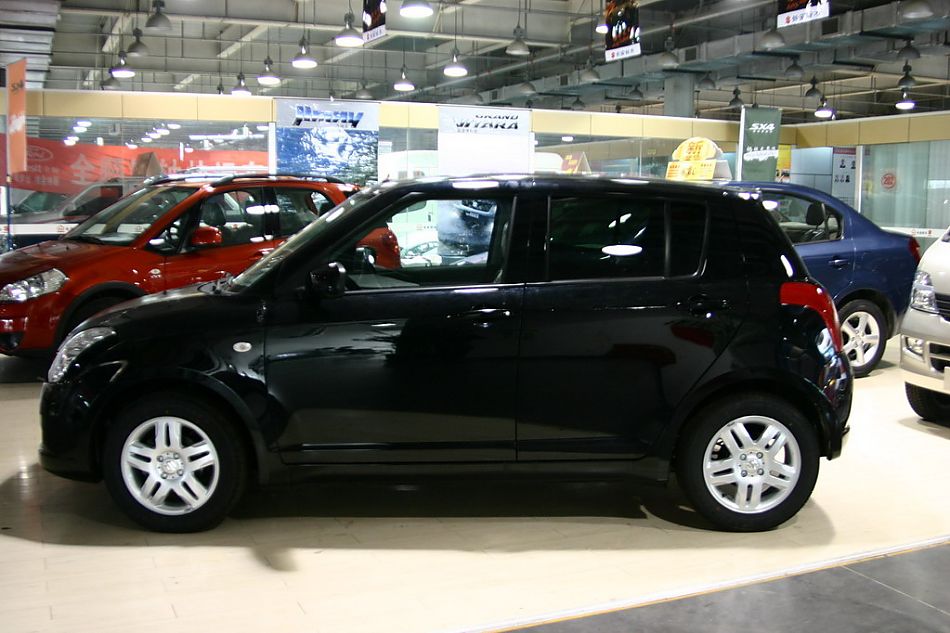 长安铃木雨燕外观