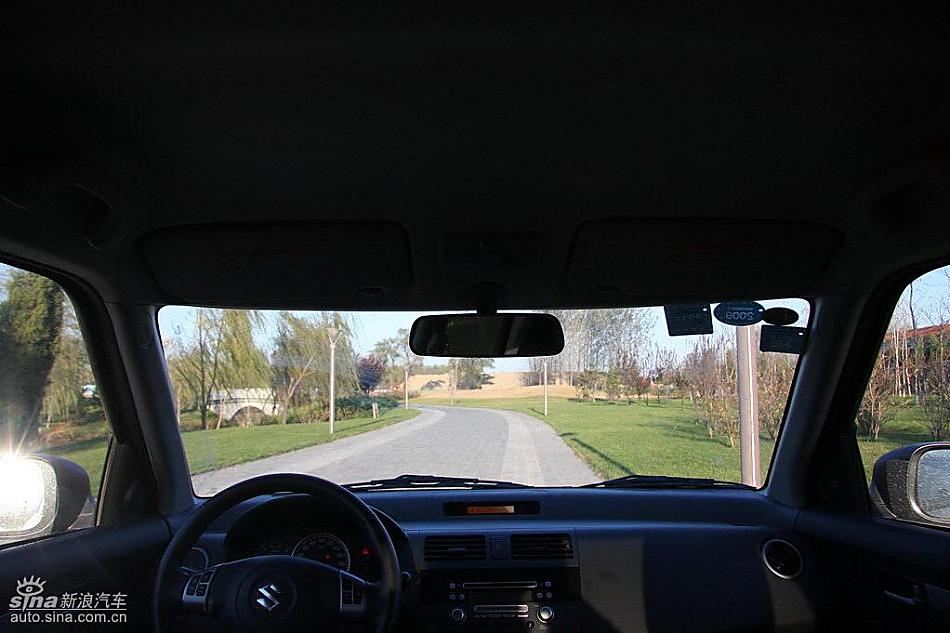 雨燕1.5VVT试驾实拍图内饰