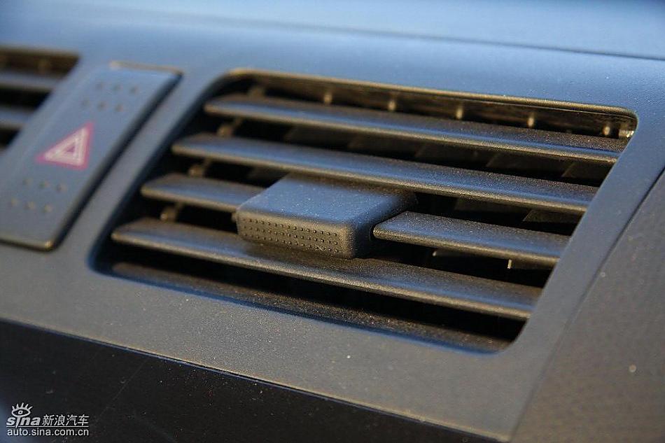 雨燕1.5VVT试驾实拍图内饰