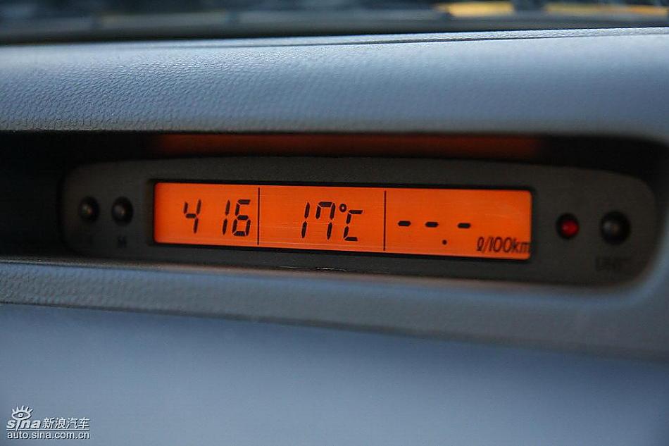 雨燕1.5VVT试驾实拍图内饰