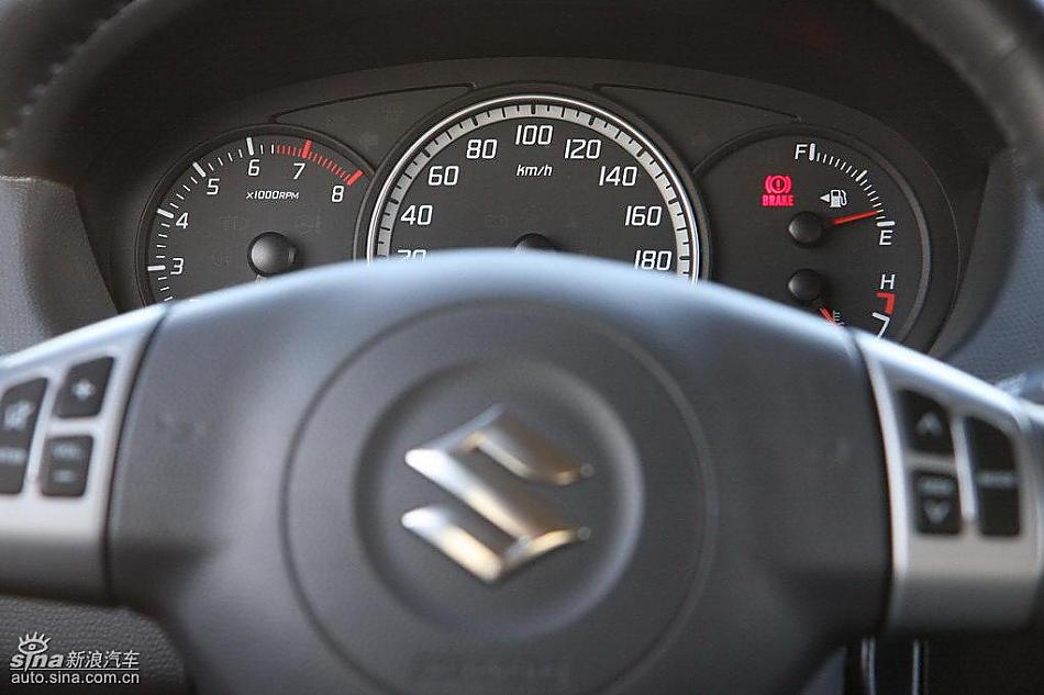 雨燕1.5VVT试驾实拍图内饰
