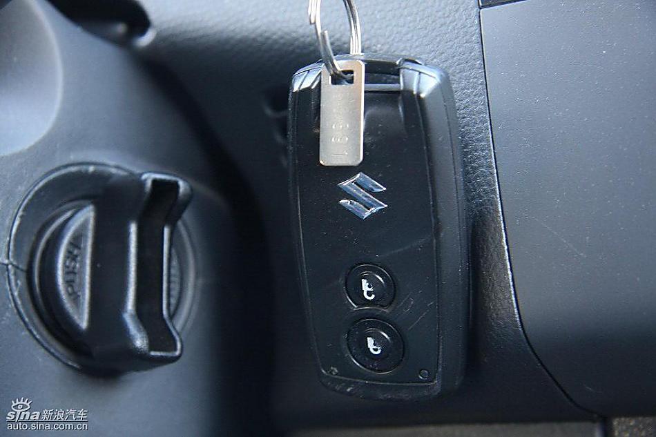 雨燕1.5VVT试驾实拍图内饰